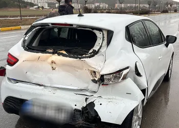 Otomobil ile tır çarpıştı: 2 yaralı