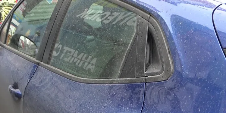 İstanbul’a çamur yağdı, otomobiller çamur içinde kaldı