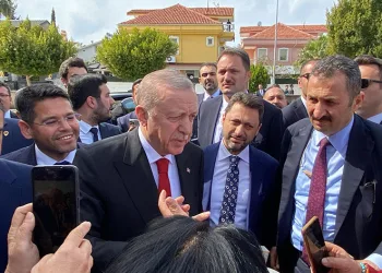 Cumhurbaşkanı Erdoğan’a cuma namazında vatandaşlardan sevgi seli