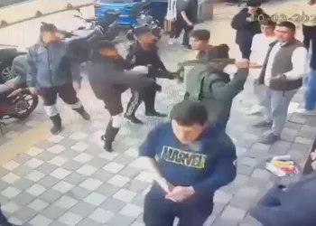 Palalı ve satırlı kavga kamerada