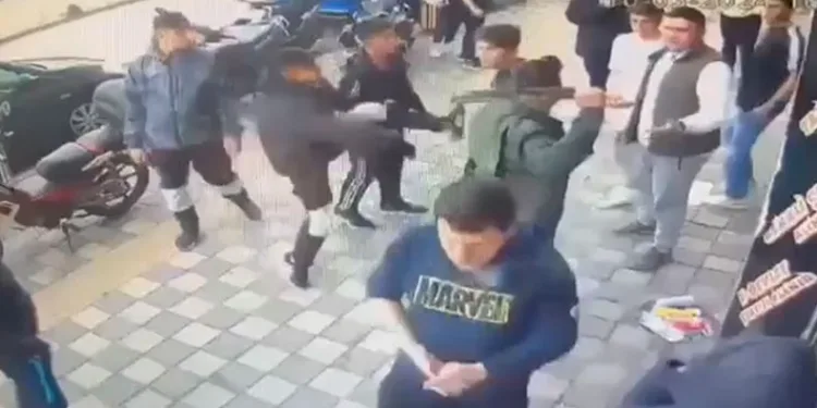 Palalı ve satırlı kavga kamerada