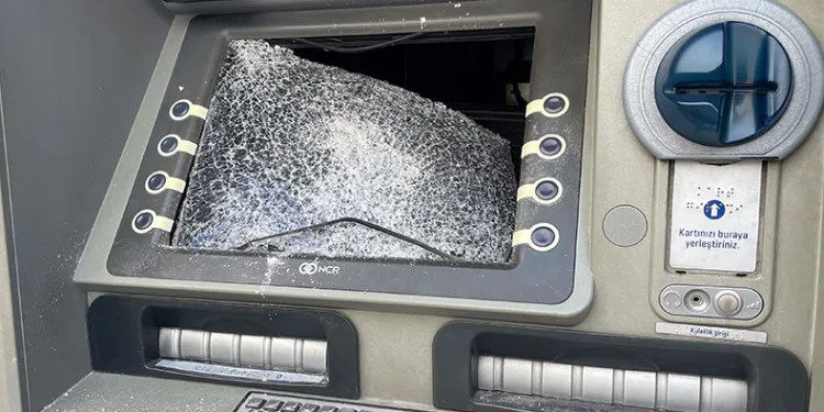 Sakarya’da banka ATM’lerine saldırdılar