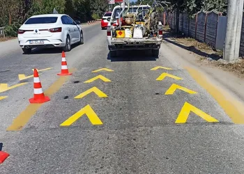 Köy yollarında önce yaya çizgisi