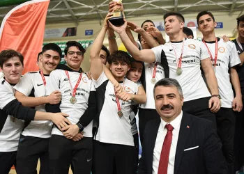 Okul sporları ilçe şenliklerinde görkemli final