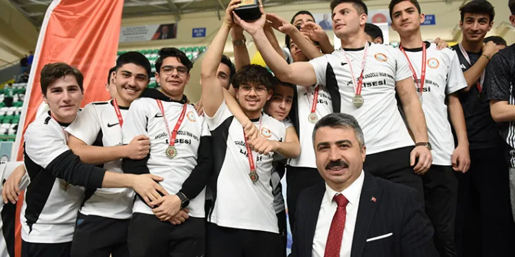 Okul sporları ilçe şenliklerinde görkemli final