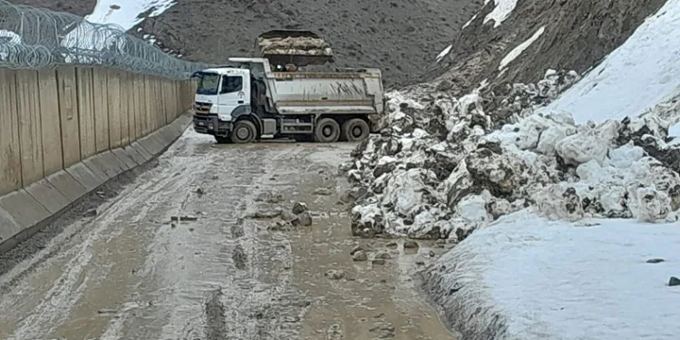 Yüksekova-Dağlıca karayolu ulaşıma kapandı