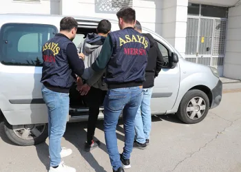 Oto hırsızı önce kameraya sonra polise yakalandı
