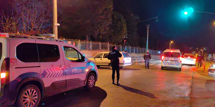 Babasından kaçırdığı araçla polisten kaçamadı