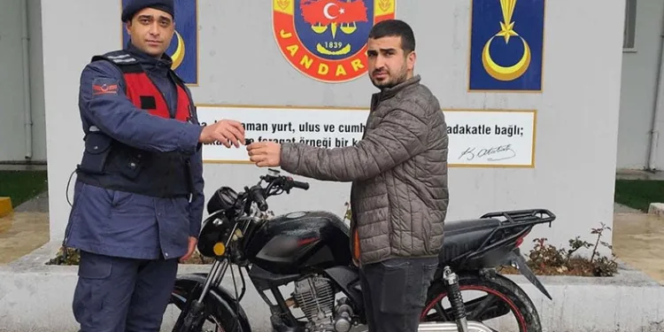 Çalınan motosiklet sahibine teslim edildi