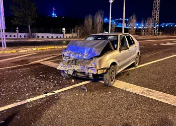 Kayganlaşan yol kazayı beraberinde getirdi