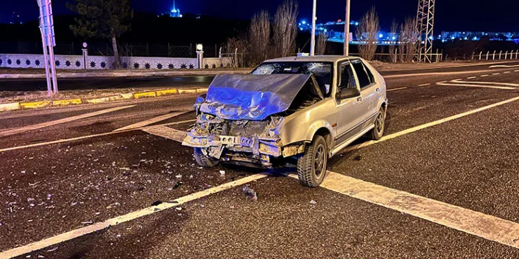 Kayganlaşan yol kazayı beraberinde getirdi