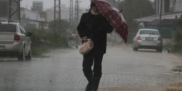 Doğu Akdeniz’de kuvvetli fırtına etkisini hissettiriyor