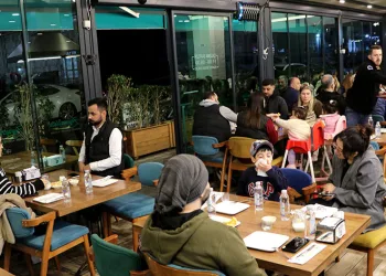 İftar sonrası tatlıcılara akın ediyorlar