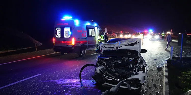 Edirne’de iki otomobil çarpıştı: 5 yaralı