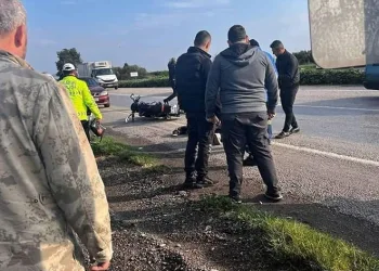 Tırla, motosiklet çarpıştı anne öldü, oğlu yaralandı