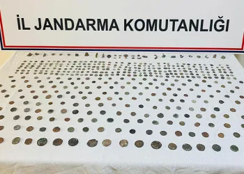 Osmaniye’de yolcu otobüsünde 477 sikke ve bronz objeler ele geçirildi
