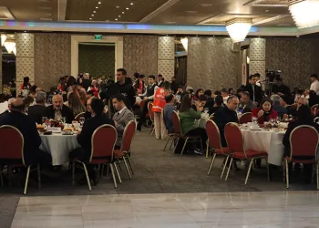 Koruyucu aileler ve çocukları iftarda buluştu