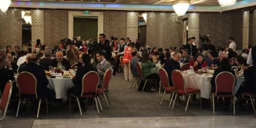 Koruyucu aileler ve çocukları iftarda buluştu