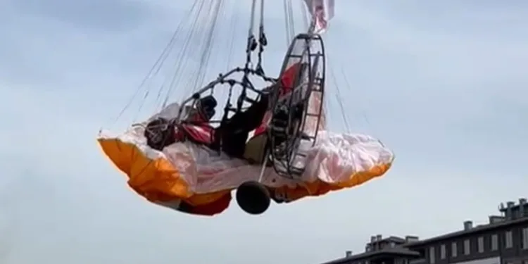 Havada seçim reklamı kaza ile sonuçlandı