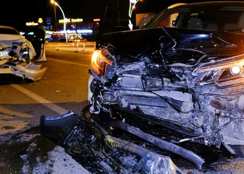 Edirne’de iki otomobil çarpıştı
