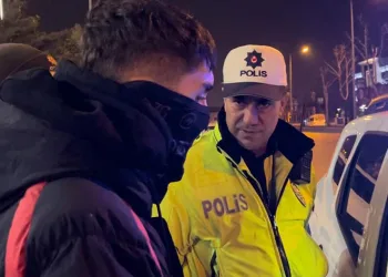 Polisten kaçıp, sosyal medyada fenomen oldu