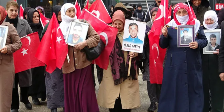 Vanlı annelerin evlat nöbeti 77’nci haftasında