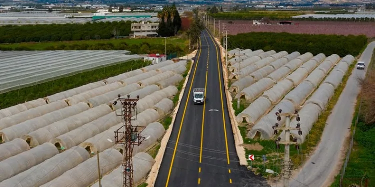 Mersin’de yol yapım çalışmaları sürüyor