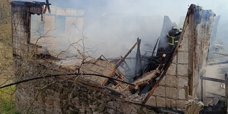 Ordu’da 2 katlı evde yangın