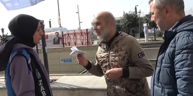 Taksim’de üçüncü defa dilenirken yakalandı