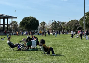 Oyunu kullanan vatandaşlar sahillere akın etti
