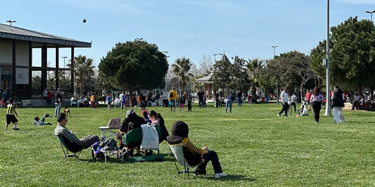 Oyunu kullanan vatandaşlar sahillere akın etti