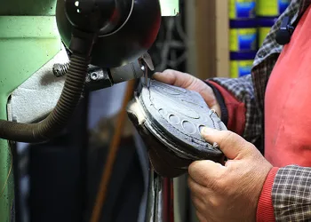 Ayakkabı tamircileri çırak bulmakta zorlanıyor