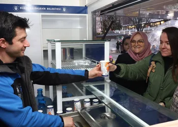 Büyükşehir Belediyesi ‘İftara 5 Kala Yanınızda’