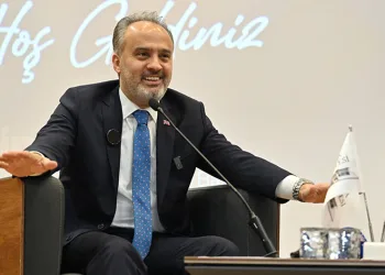 “Gençlere büyük görevler düşüyor”