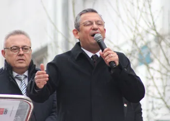 Özel, adaylar için destek istedi
