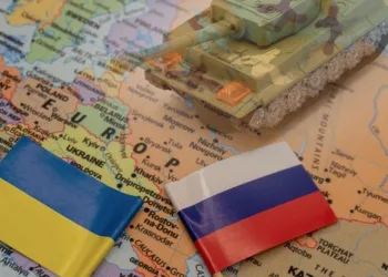 Ukrayna, Rus devriye gemisini vurdu
