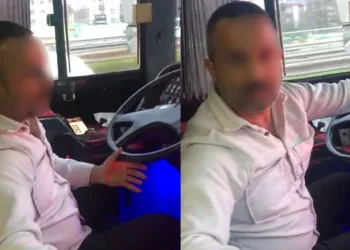 Otobüs şoförü direksiyonu bırakıp öğretmene saldırdı