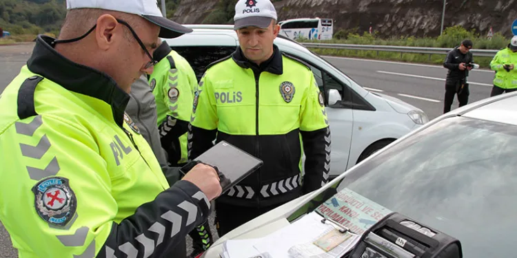 Bir haftada 13 binden fazla araç denetlendi