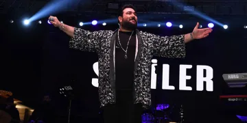 Sakiler en güzel şarkılarını Osmangazi Meydanı’nda söyledi