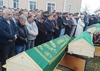 Kazada ölen 5 kişilik aile Samsun’da toprağa verildi