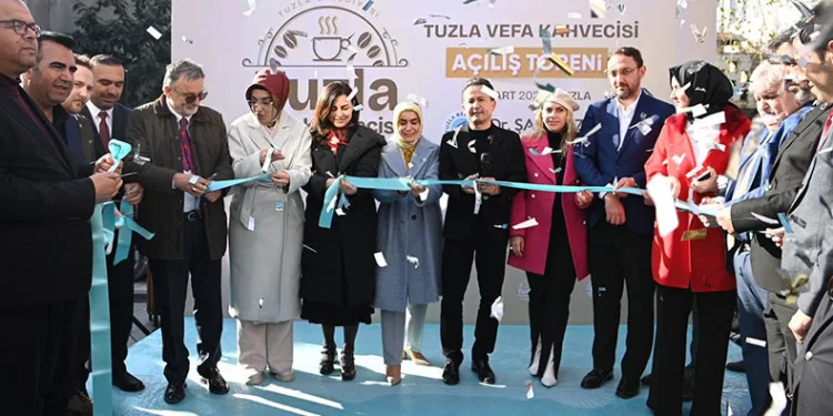 Tarihi meydanda yeni buluşma noktası