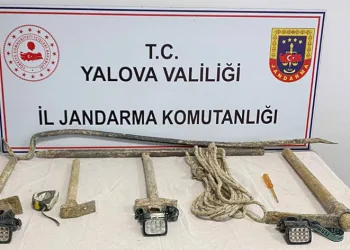 Kaçak kazı yapan 4 kişi gözaltına alındı