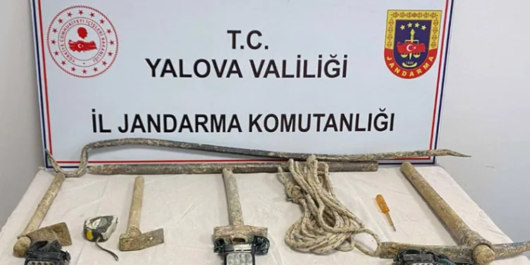 Kaçak kazı yapan 4 kişi gözaltına alındı