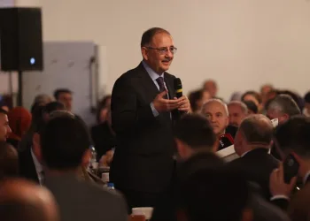 Bakan Özhaseki,hak sahipleriyle iftarda buluştu