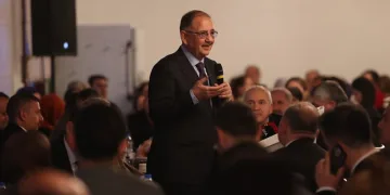 Bakan Özhaseki,hak sahipleriyle iftarda buluştu