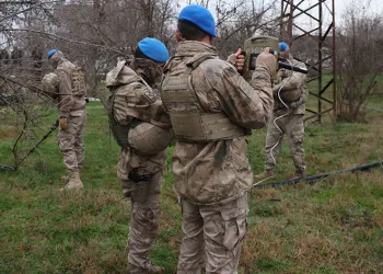 Terör operasyonunda gözaltına alınan şüpheliler jandarmada