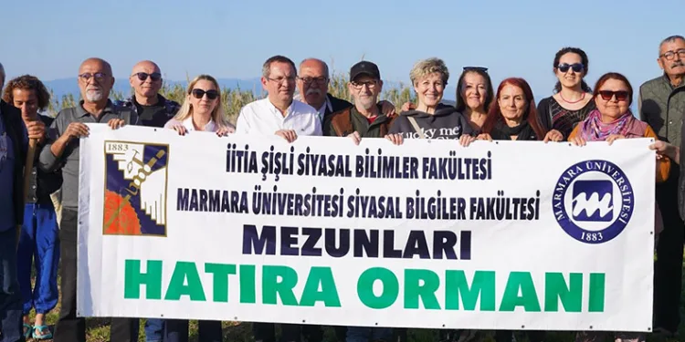 Daha yeşil bir Ayvalık için fidanlar toprakla buluştu