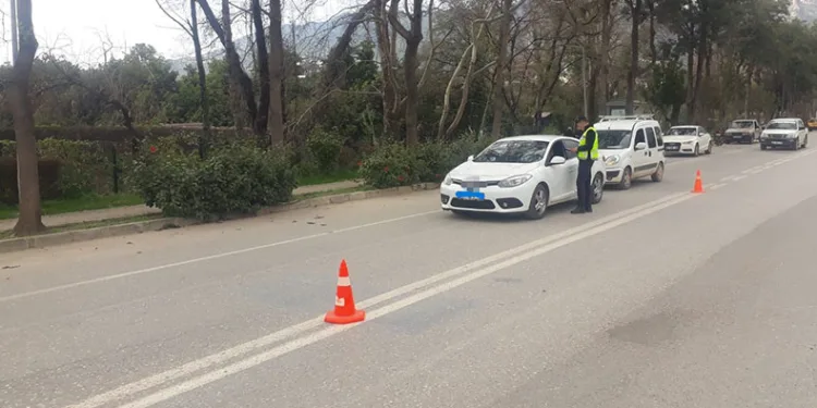 Jandarmadan 18 araca trafikten men cezası