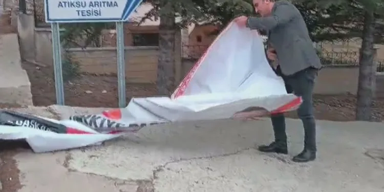 Ankara’da pankartları sökülen başkan adaylarından tepki