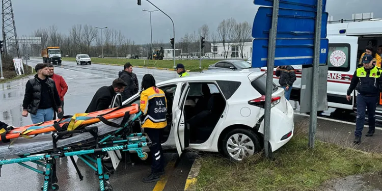 Göreve giden polisler kaza yaptı